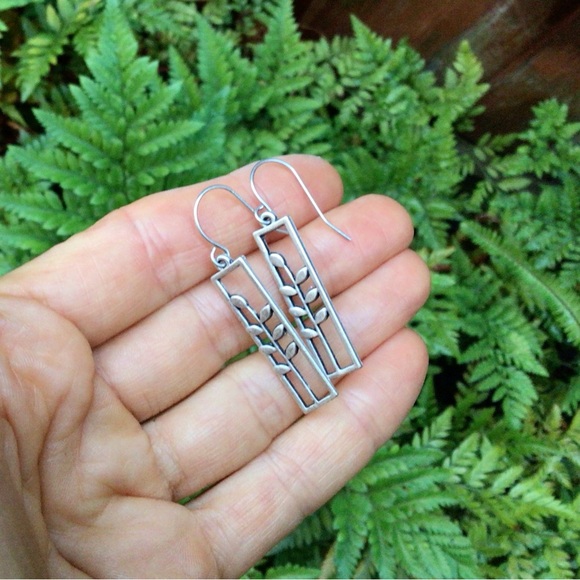 Sale Sundance Charm Earrings - Picture 4 of 6